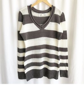 RD Style white and brown/grey v-neck stripe knit